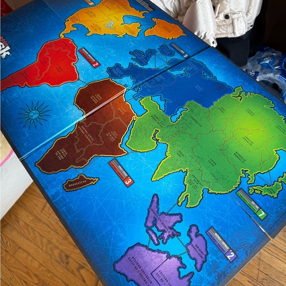 Hasbro Risk Board Game - Picture 2 of 4